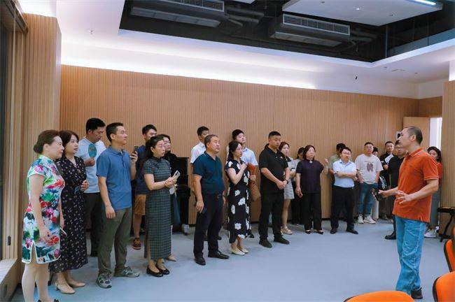 渝北区龙溪街道商会走访泰乐居 共促资源对接与合作交流